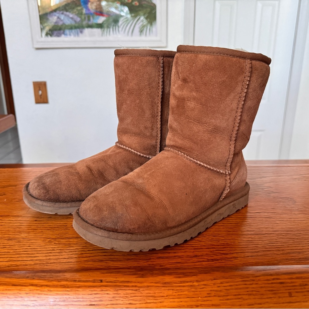 Ugg Classics Women Size 6